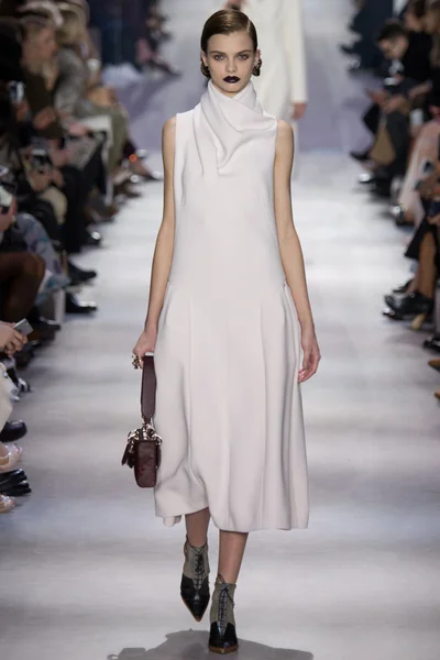 Look 50